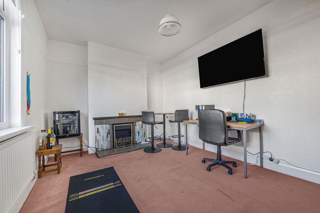 Property photo 3 of 31