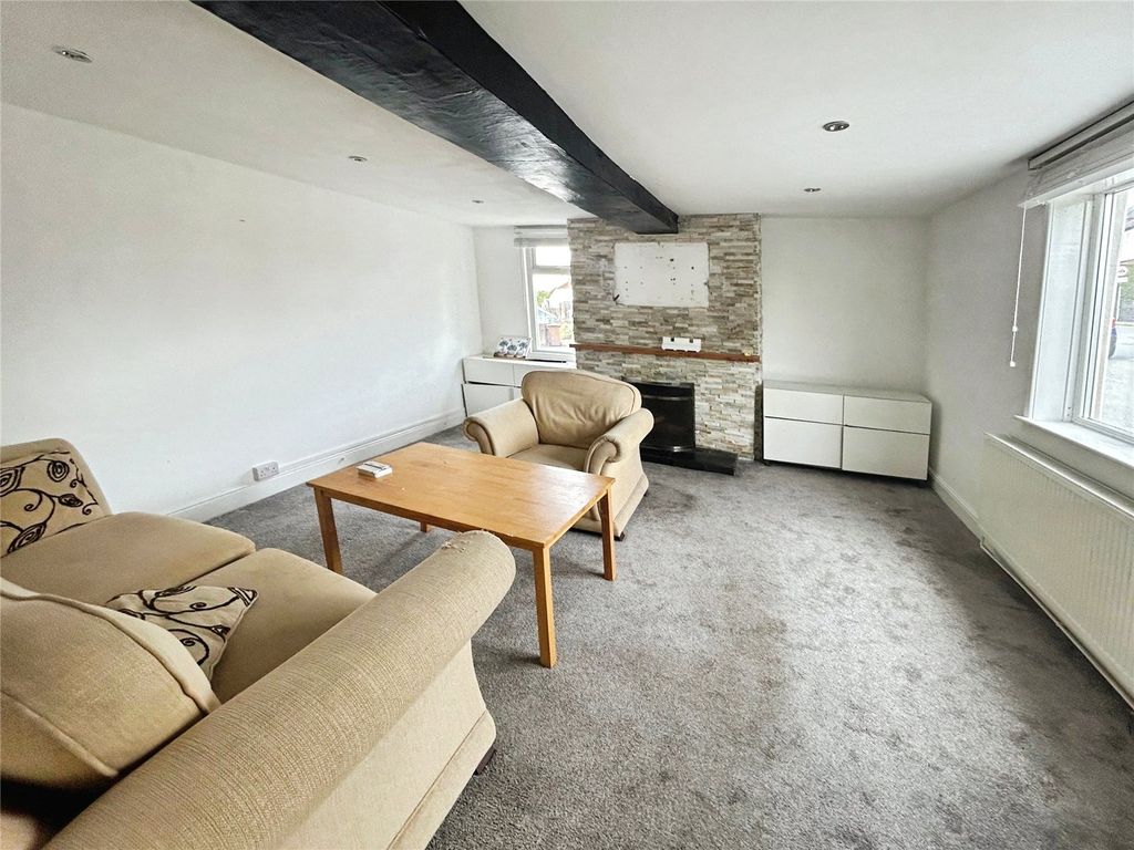 Property photo 3 of 14 Lounge