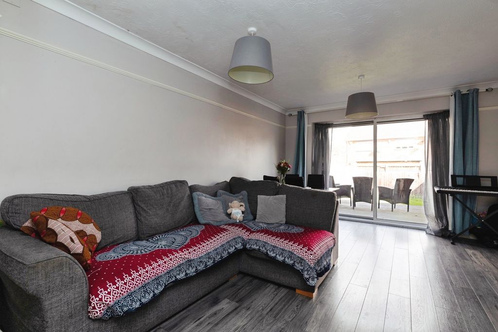 Property photo 3 of 13 Pbox-Img.Jpg