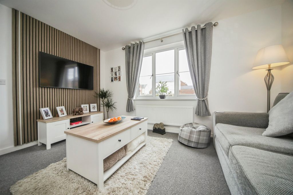 Property photo 3 of 19