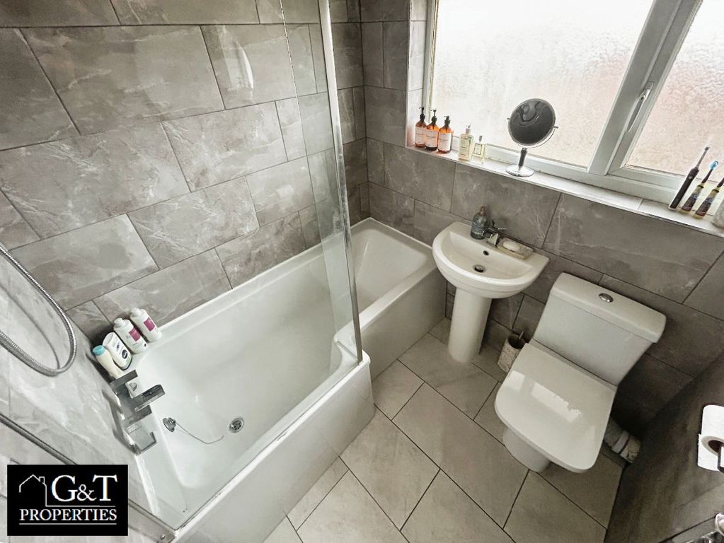 Property photo 3 of 23 Family Bathroom