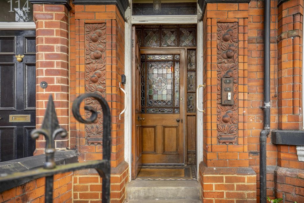 Property photo 2 of 17 Front (Exterior)