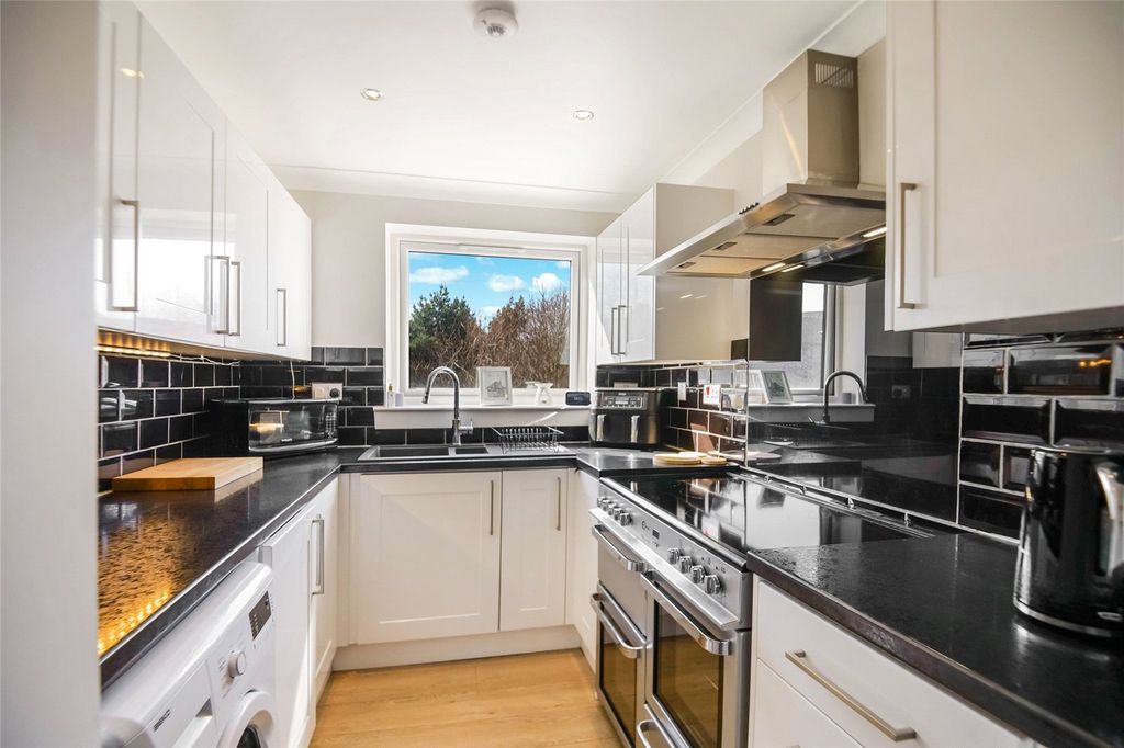 Property photo 3 of 22 Picture No. 09