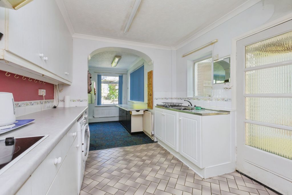 Property photo 3 of 15 Kitchen