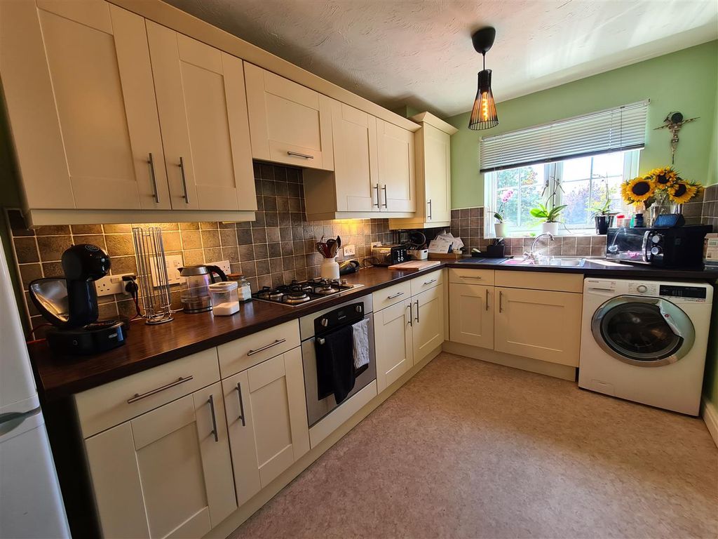 Property photo 2 of 14 Kitchen