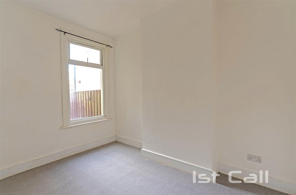 Property photo 3 of 12 Dining Room