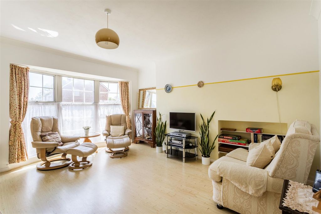 Property photo 3 of 28 31 Greenacres_5.Jpg