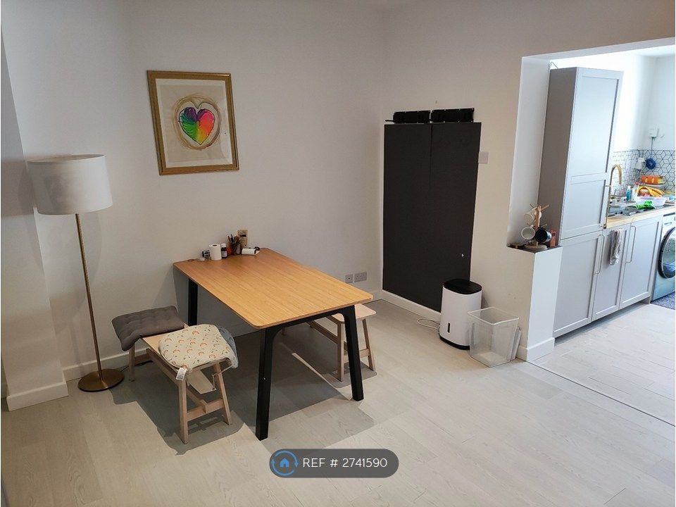 Property photo 3 of 8 Dinning Room