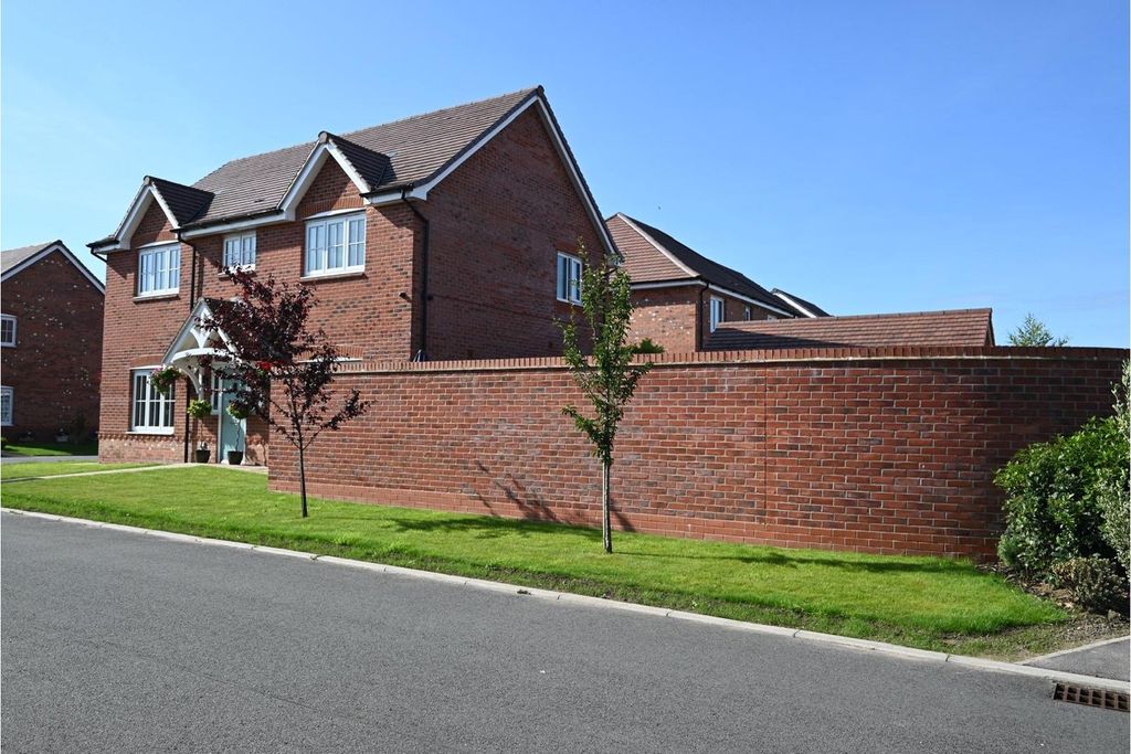 Property photo 2 of 27