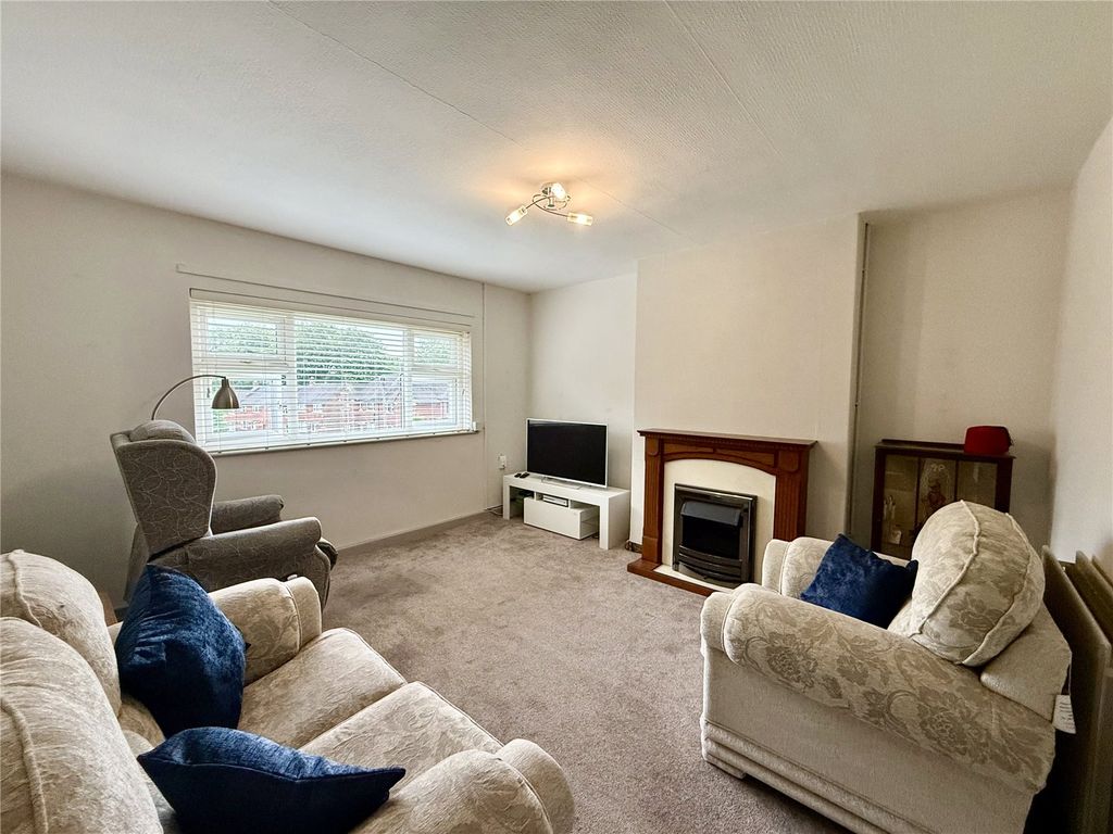 Property photo 2 of 11 Lounge