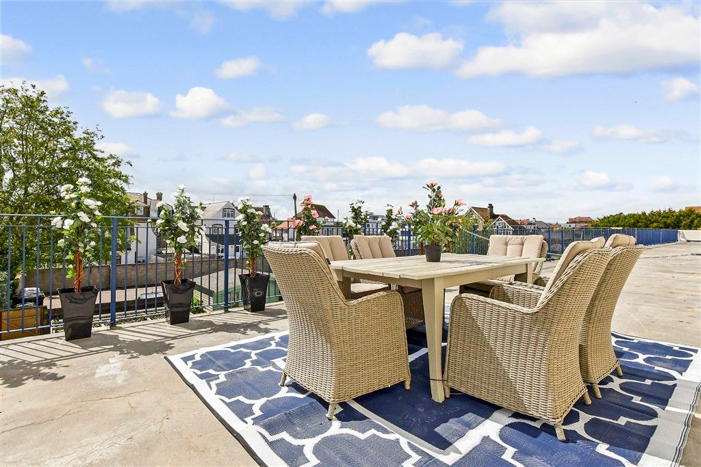 Property photo 3 of 17 Balcony / Terrace