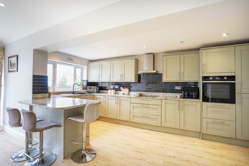 Property photo 3 of 14 Kitchen