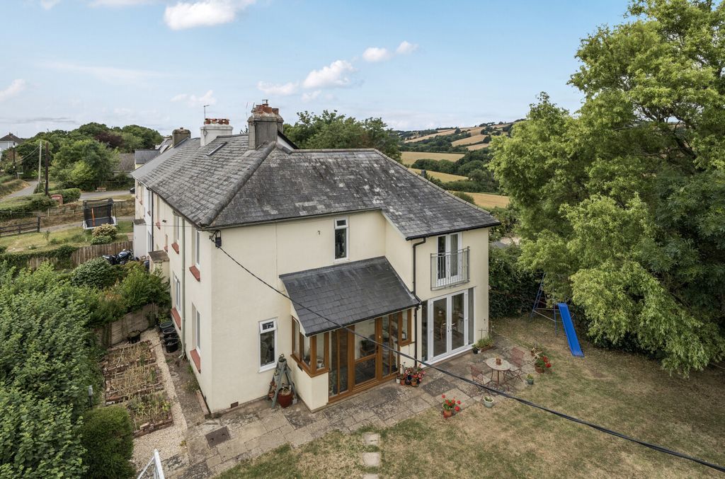 Property photo 3 of 21 Front