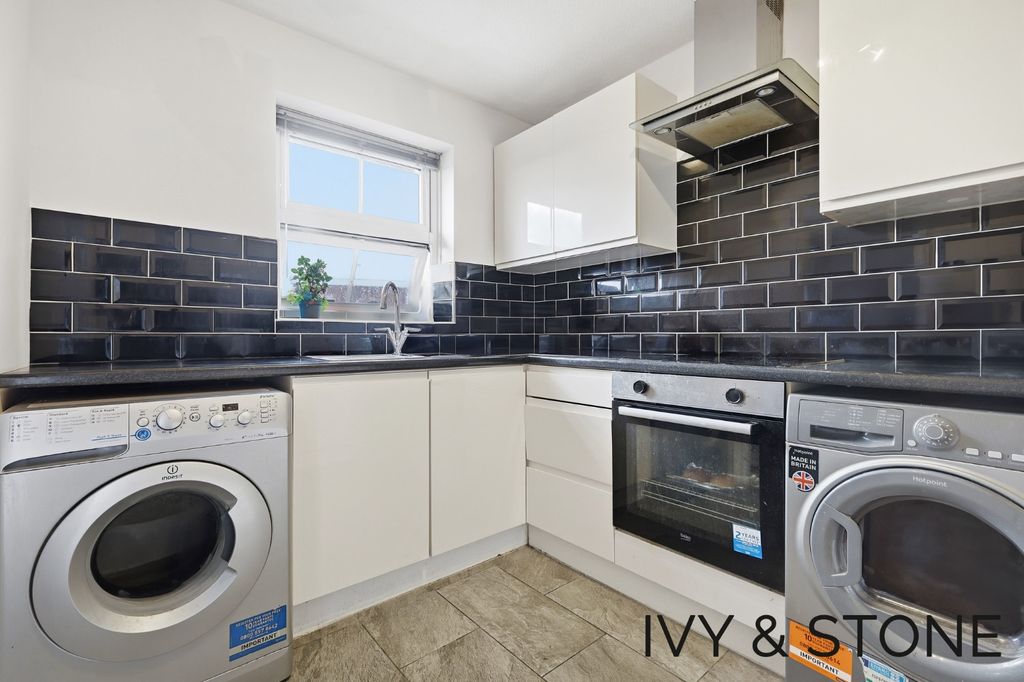 Property photo 2 of 10 3969721