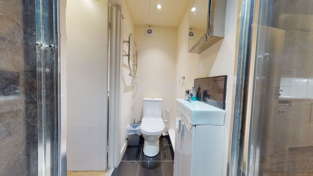 Property photo 3 of 8 Bathroom