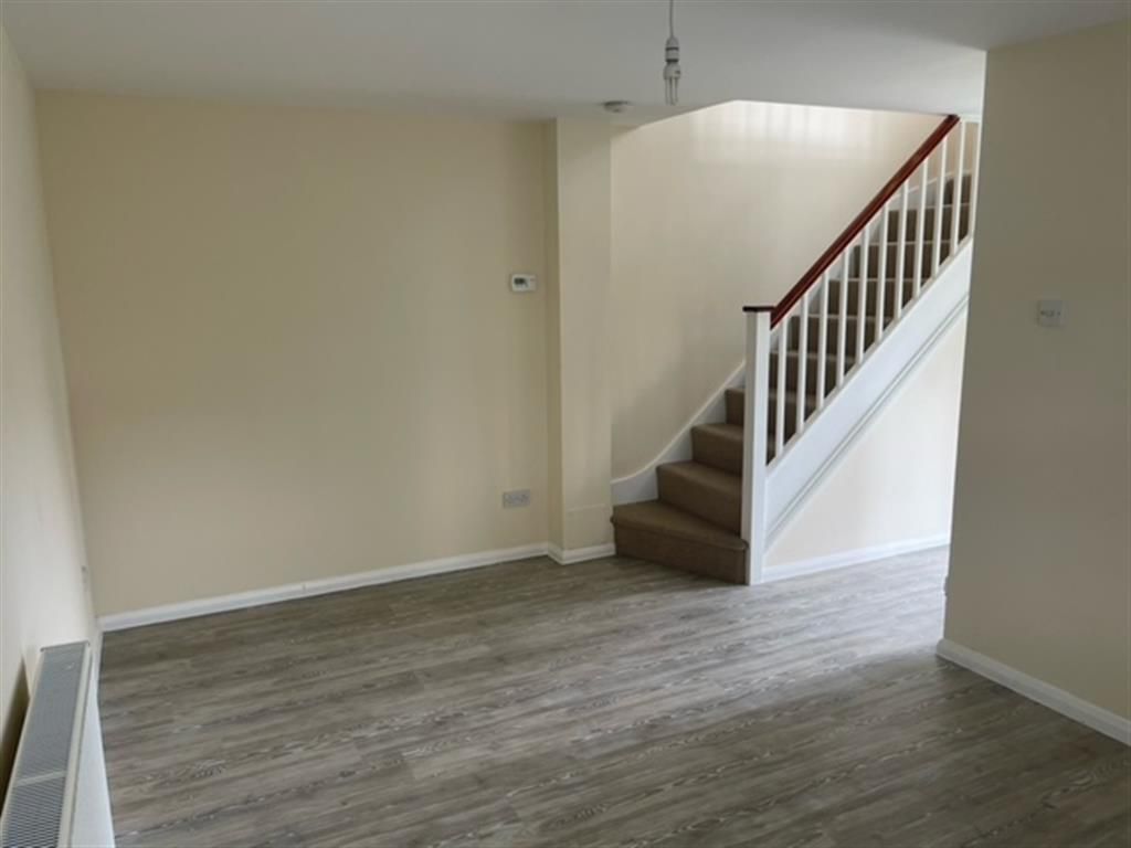 Property photo 3 of 7 Living Room