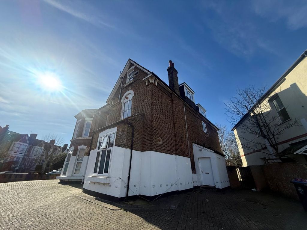 Property photo 2 of 6