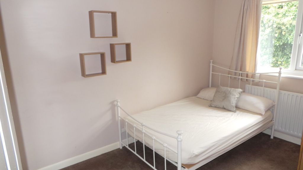 Property photo 2 of 5 Double Bedroom