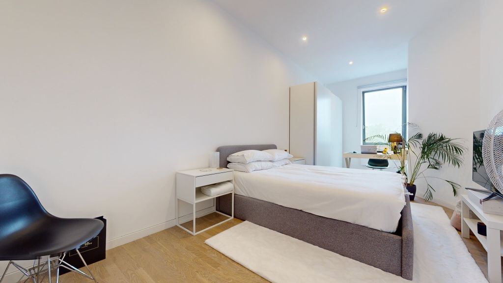 Property photo 3 of 16 Bedroom