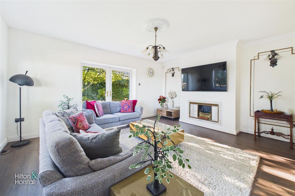 Property photo 2 of 27 Dunderdale Avenue