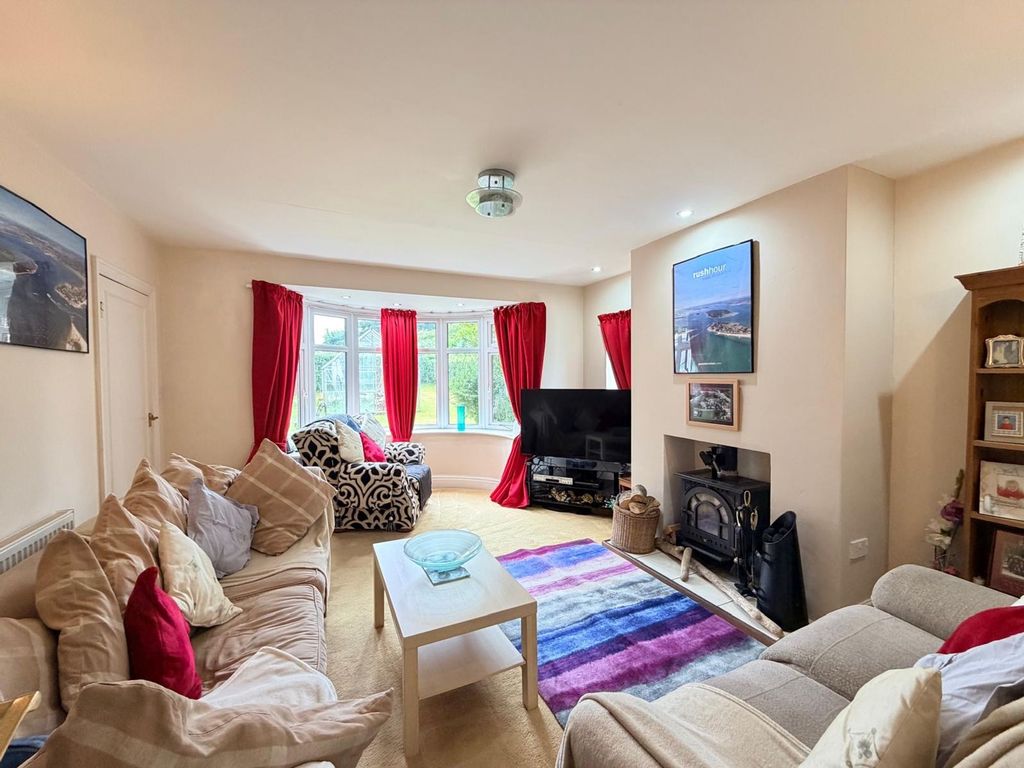 Property photo 3 of 28