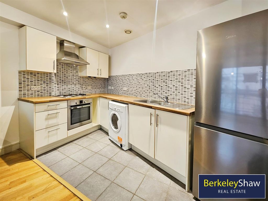 Property photo 2 of 7 Kitchen