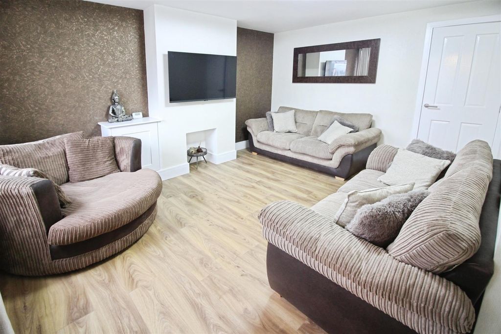 Property photo 2 of 23 Lounge