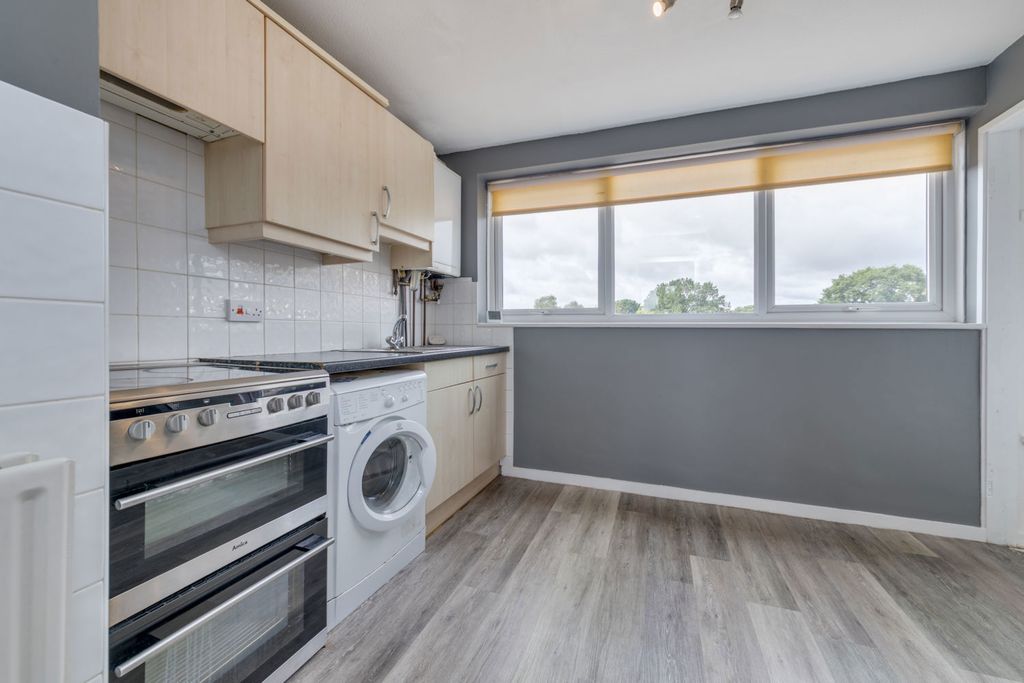 Property photo 3 of 8 Kitchen Diner