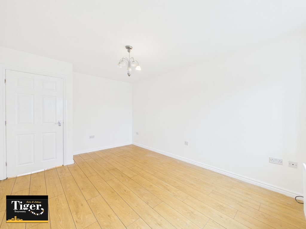 Property photo 3 of 17 Cam03440G0-Pr0454-Still012