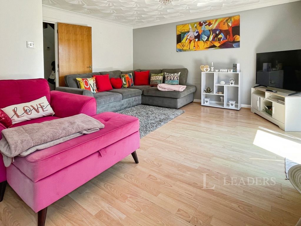 Property photo 2 of 19 Lounge