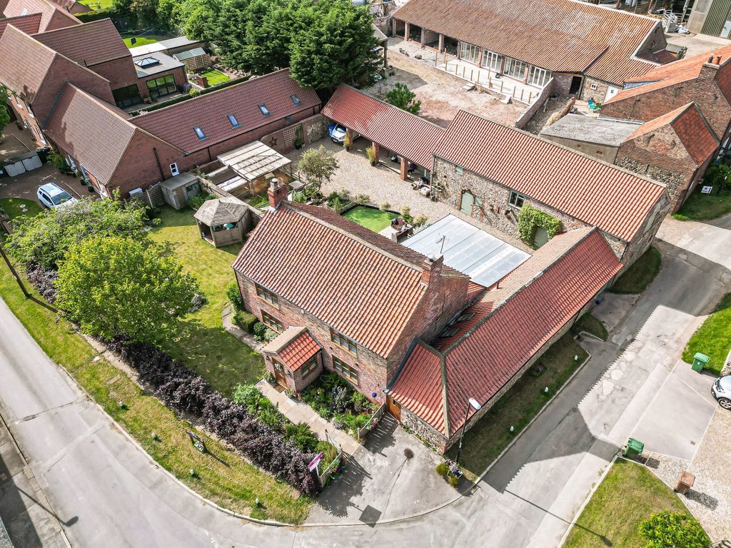 Property photo 3 of 46