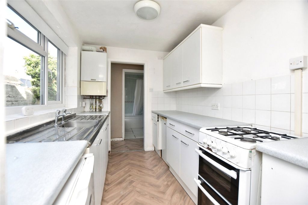 Property photo 2 of 14 Kitchen