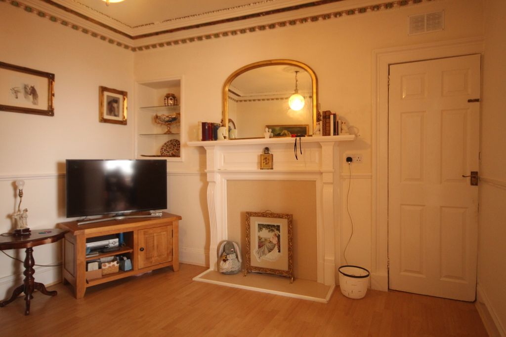 Property photo 2 of 26 Lounge 