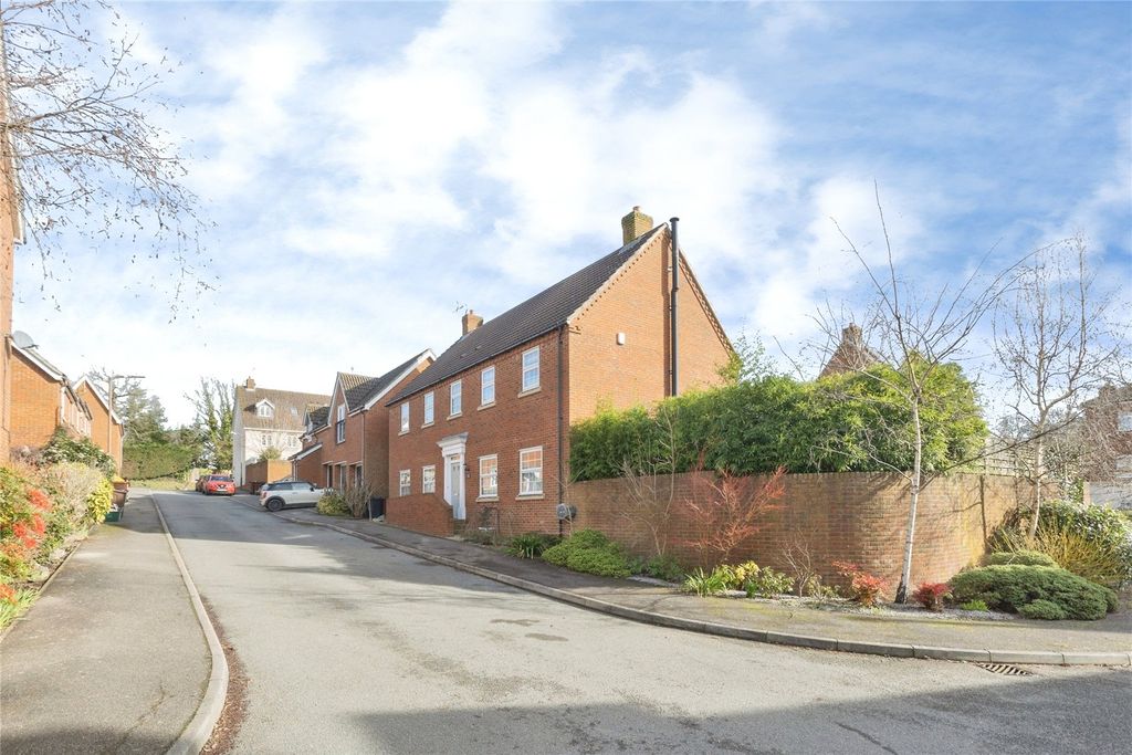 Property photo 2 of 28 Picture No. 30