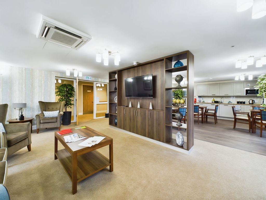 Property photo 2 of 18 Communal Area