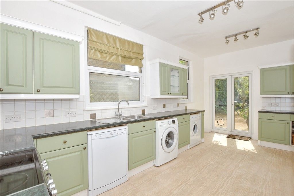 Property photo 3 of 12 Kitchen
