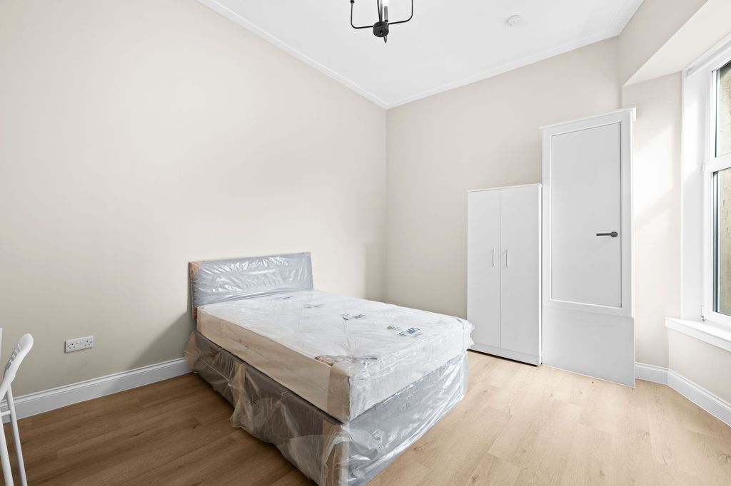Property photo 3 of 42