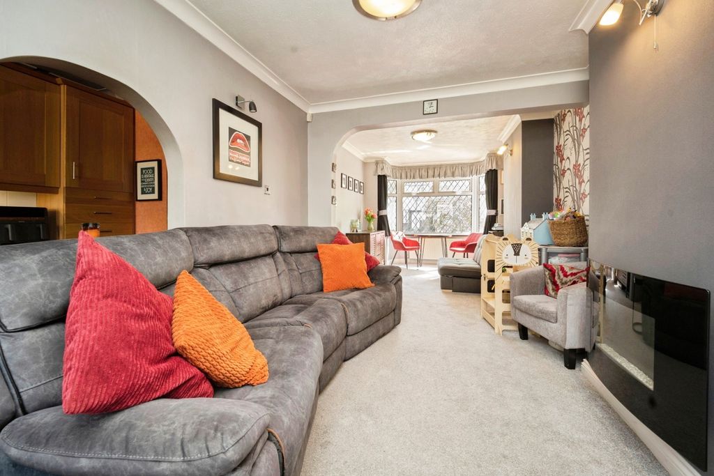 Property photo 2 of 35 Pbox-Img.Jpg