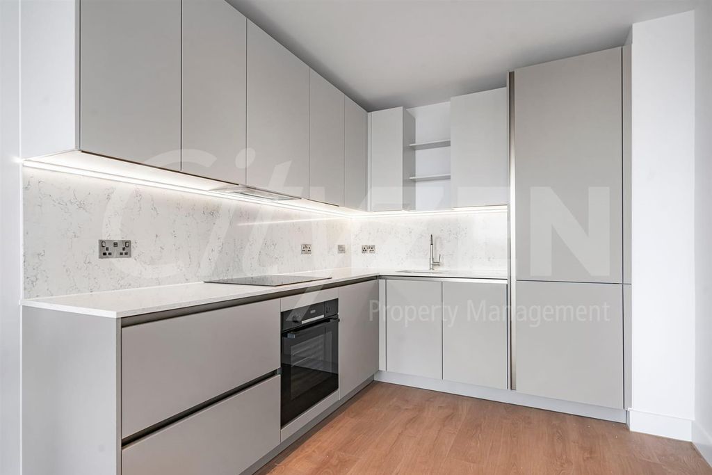 Property photo 2 of 28 Kitchen