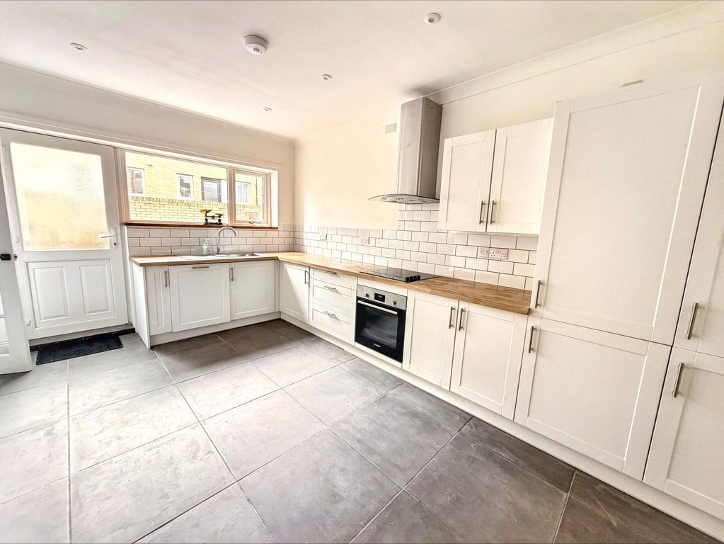 Property photo 3 of 12 Photo 1