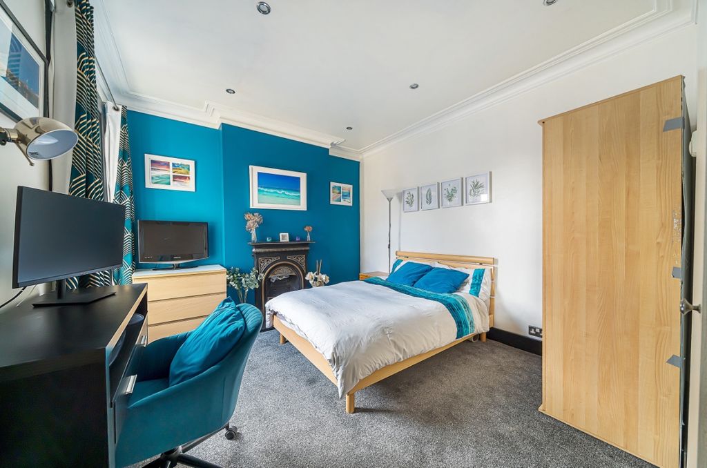 Property photo 3 of 5 937144 (7)