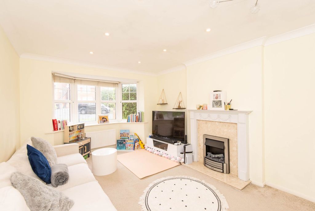 Property photo 2 of 27