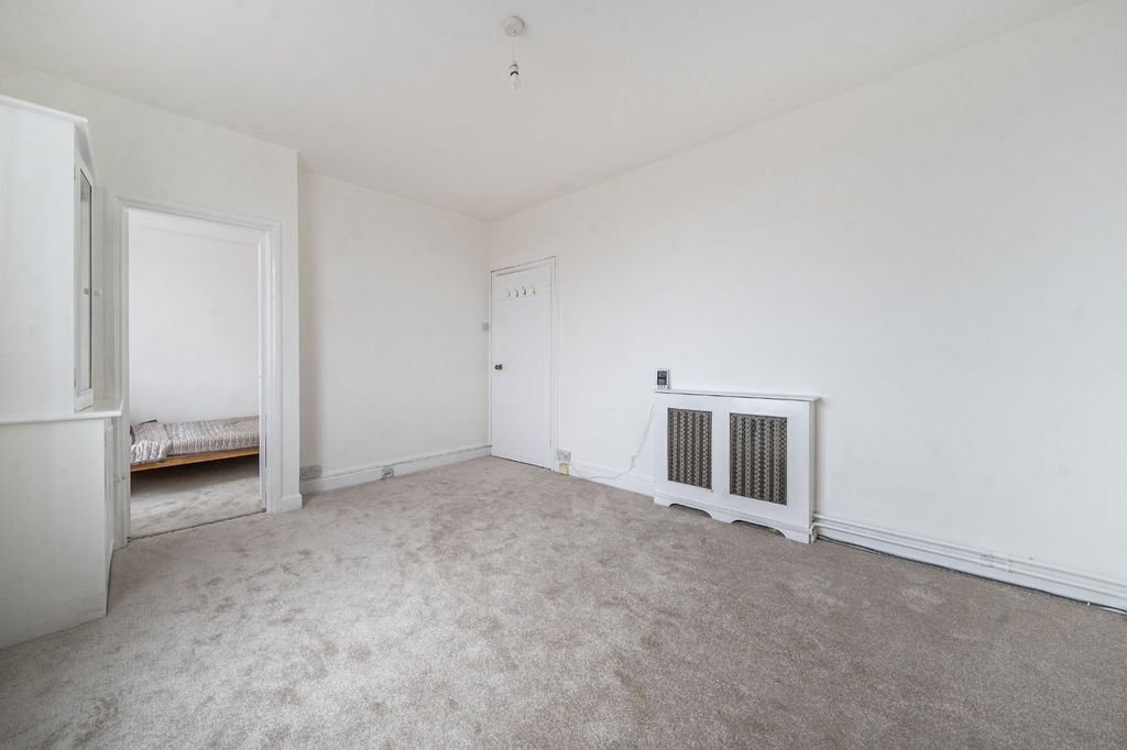 Property photo 2 of 8 Picture No. 22