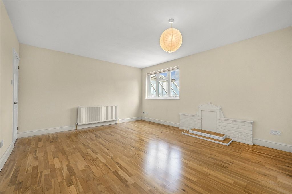 Property photo 3 of 12 Picture No. 63