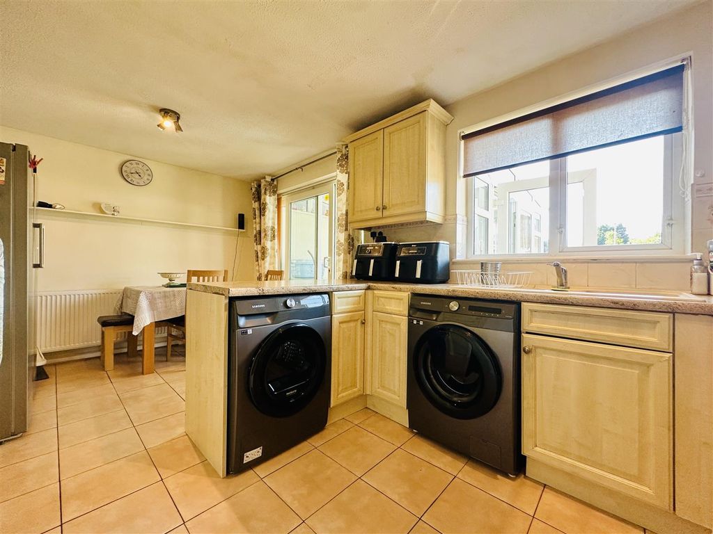 Property photo 3 of 15 Kitchen/Diner