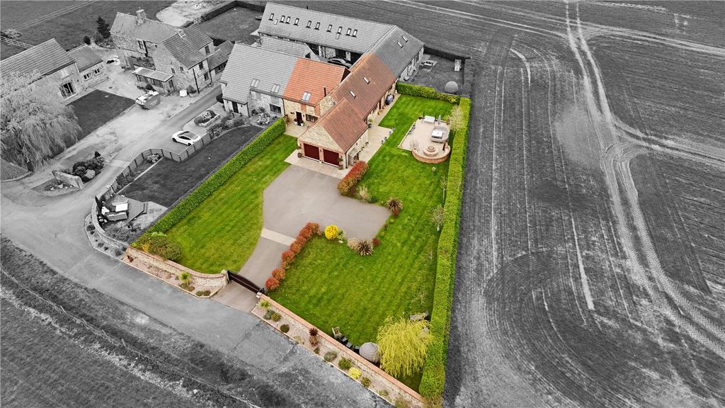 Property photo 3 of 45 Picture No. 54