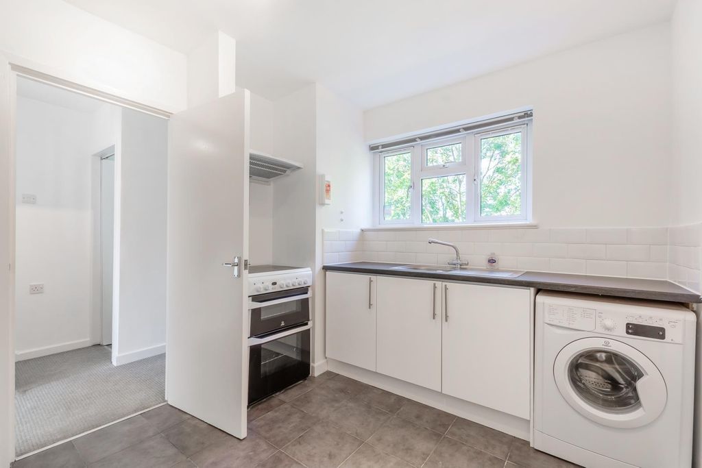 Property photo 2 of 10 Violette Szabo House, Se27 9Ru-4.Jpg