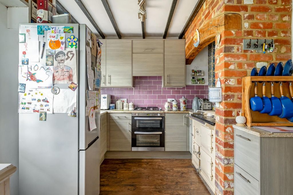 Property photo 3 of 19 Kitchen