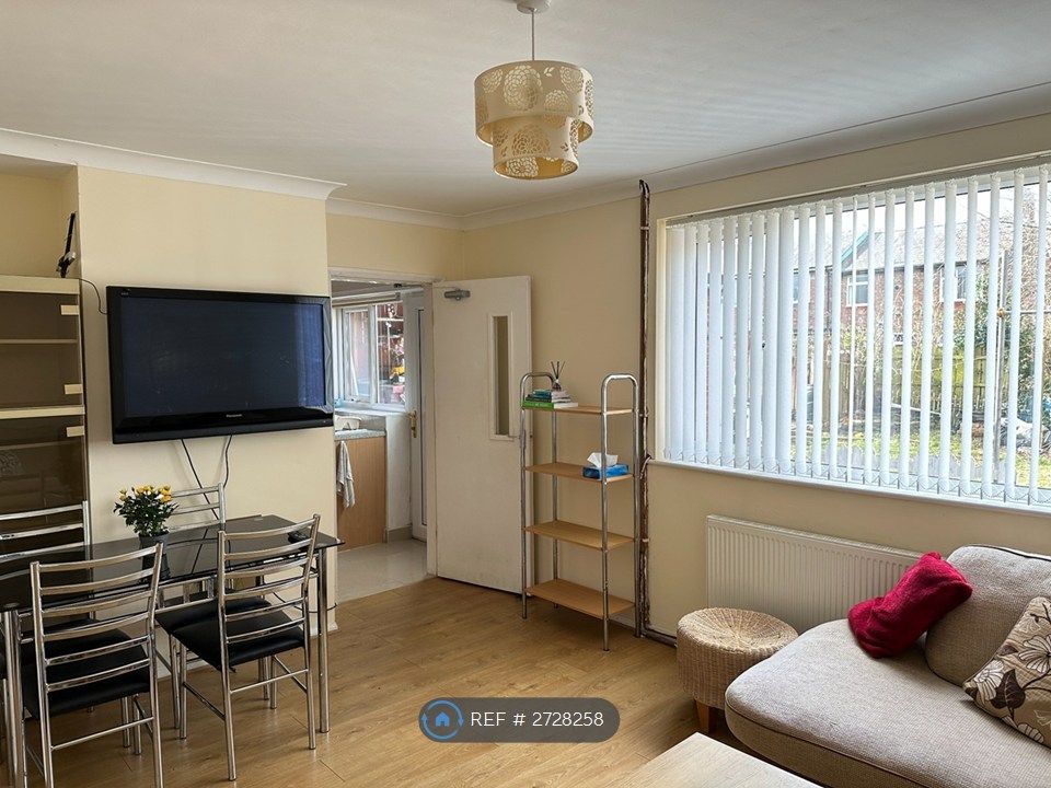 Property photo 2 of 12 Living Room