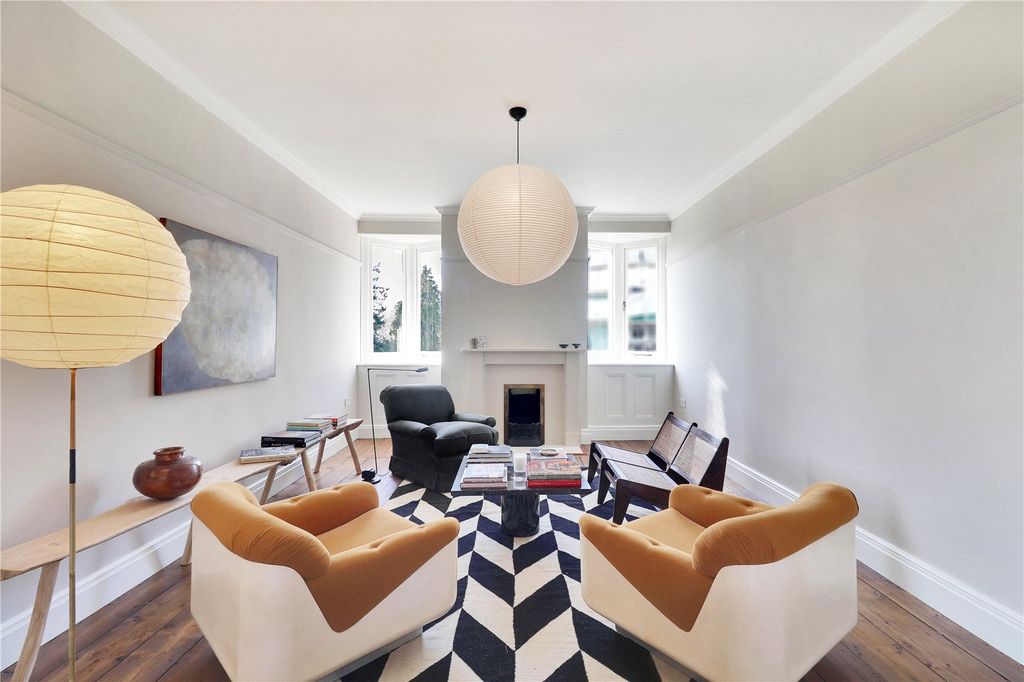 Property photo 3 of 17 Sitting Room